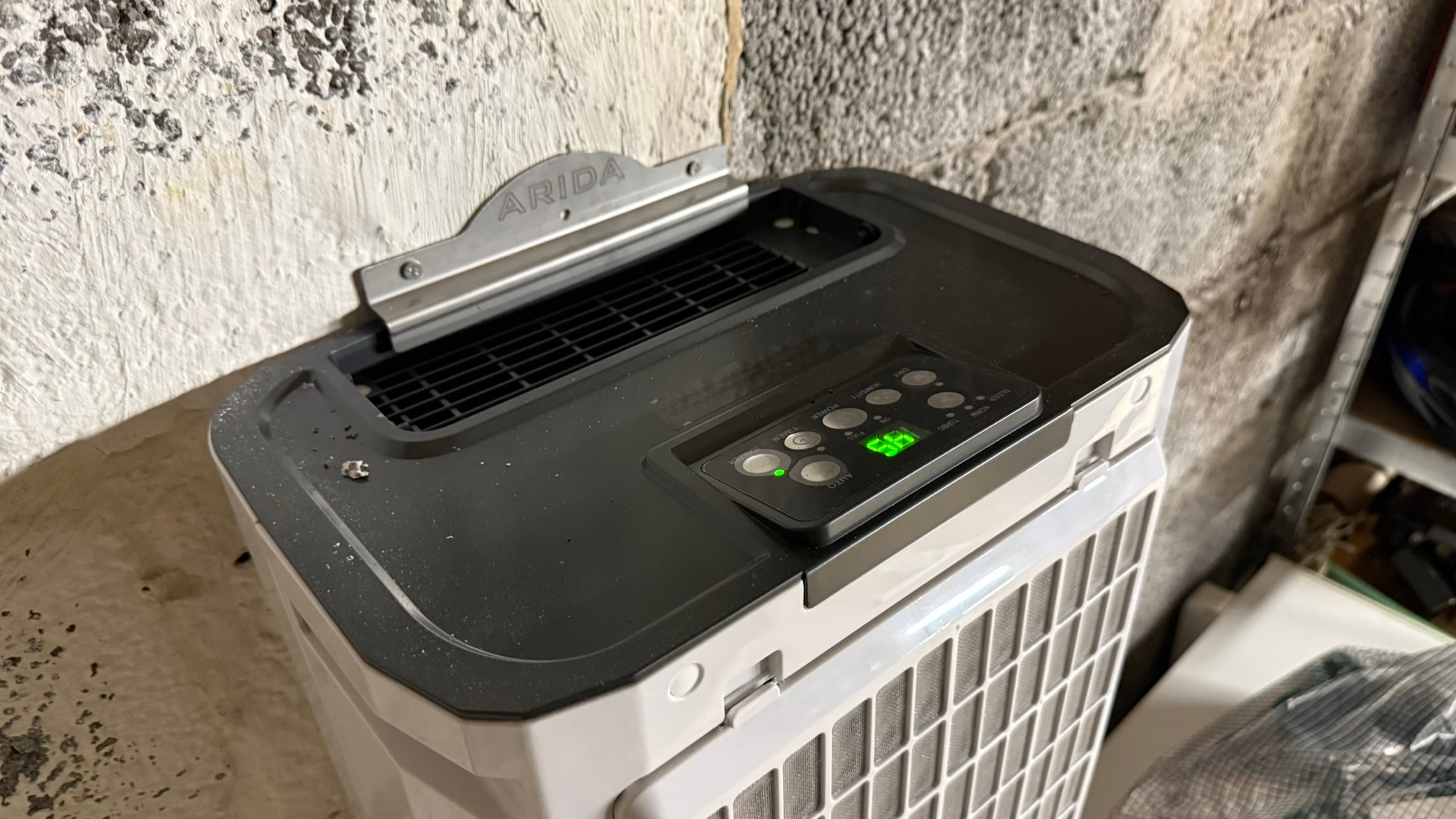 Henge avfukter på veggen? Slik gjør du det