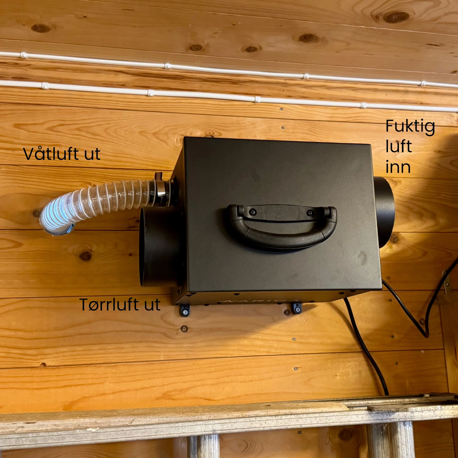 Arida Pro S13 WiFi fastmonterrt luftavfukter med HEPA-filter i garasje