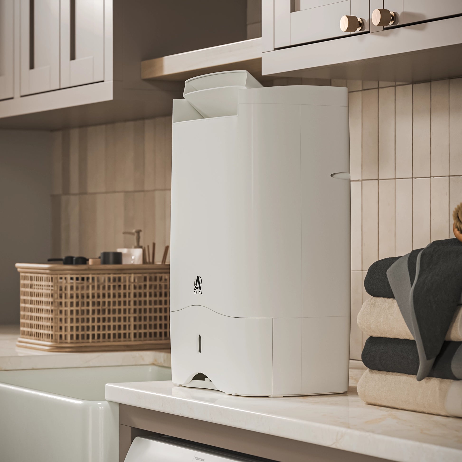 Arida Sandefjord luftavfukter for klestørk og vaskerom front på benk