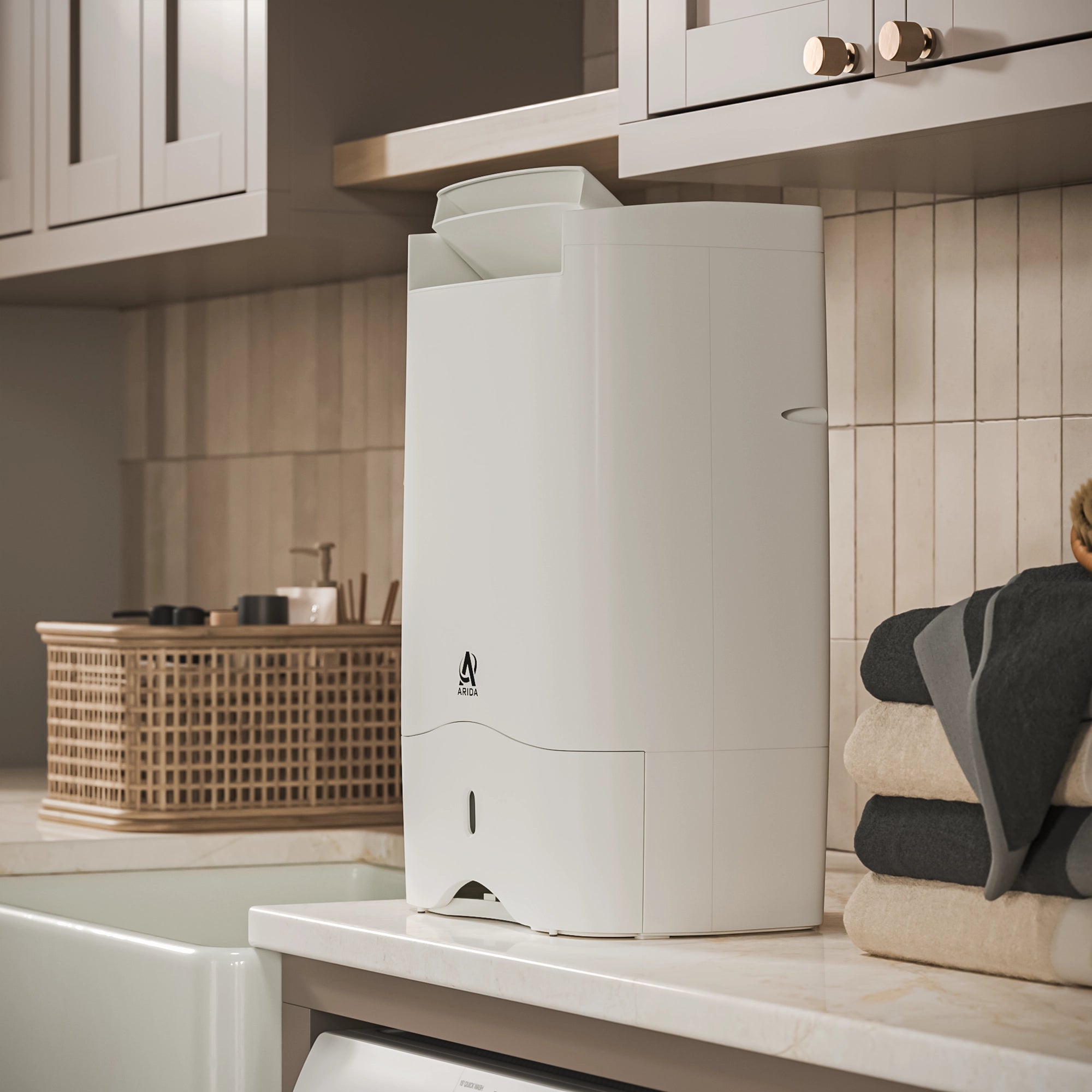 Arida Sandefjord luftavfukter for klestørk og vaskerom front på benk