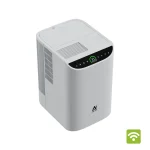 hvit luftfukter med sort display, sort logo og grønt ikon for wifi i venstre hjørne